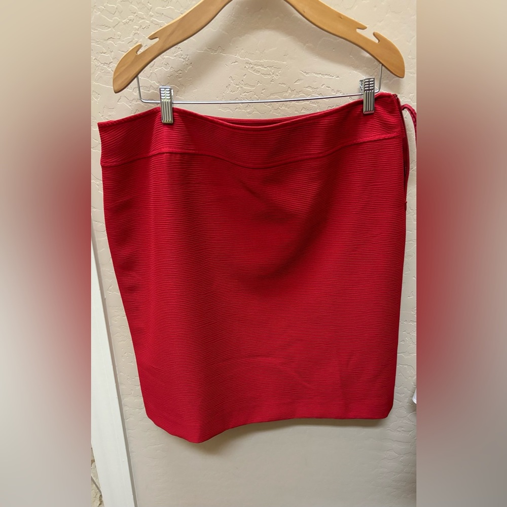 Women’s Tahari ASL Red textured skirt. Size 18. Two kick pleats on back hem.
